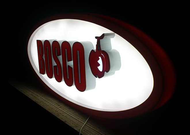 Наружная световая реклама в виде логотипа для Bosco
