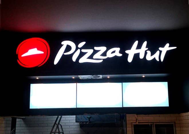 Световая реклама для сети пиццерий Pizza Hut