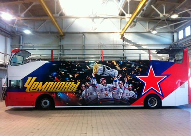 Наружная реклама сериала Чемпионы - брендирование  автобуса